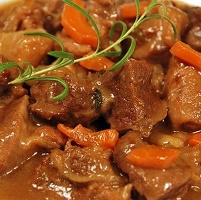 Говядина, тушенная с луком Говядина, тушенная с луком