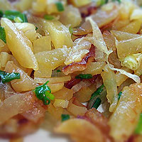 Картофель, жаренный с луком Картофель, жаренный с луком